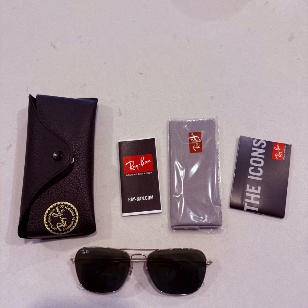 Ray-Ban Gold Frame Sunglasses with Black Case - Picture 3 of 3